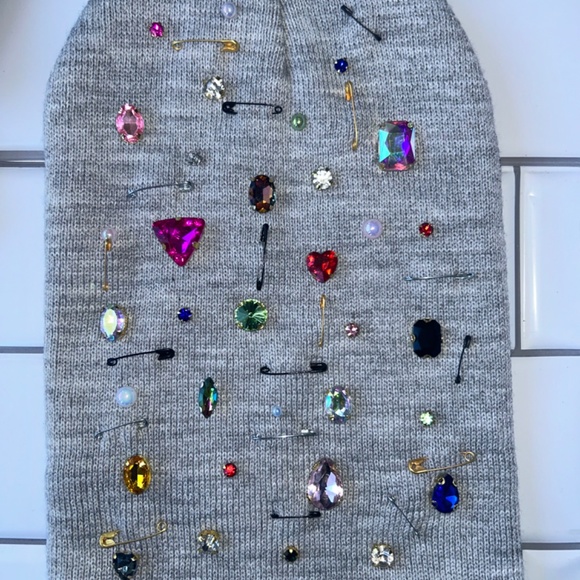 Gem & Junk Beanie Hat  white , gray , black - Picture 2 of 4